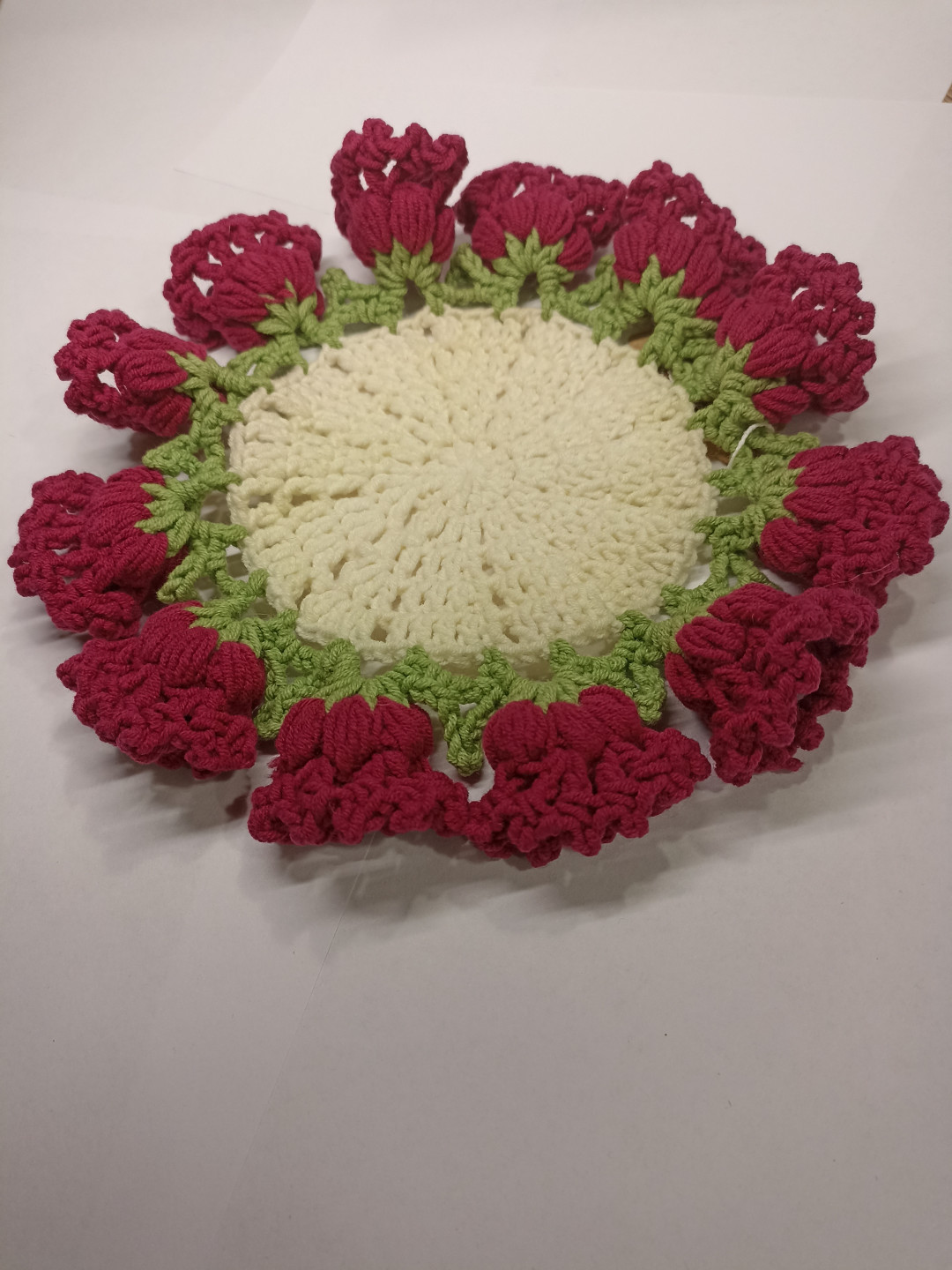 Подставка с цветами фуксия, пряжа (хлопок+акрил), 20 см