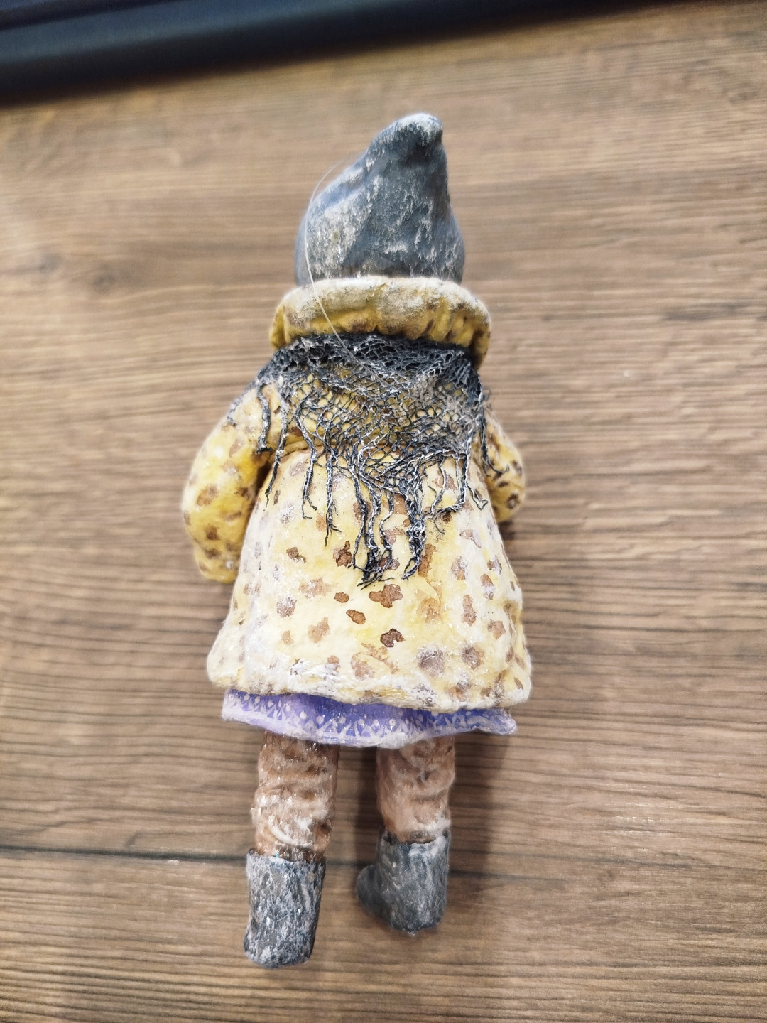 Девочка с шоколадкой, игрушка из ваты, 15 см